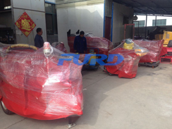 福瑞得機(jī)械座駕壓路機(jī)、大容量灌縫機(jī)，小型灌縫機(jī)包裝完畢準(zhǔn)備發(fā)貨