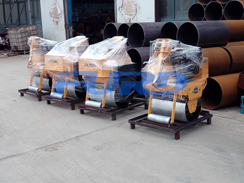 福瑞得機(jī)械5臺(tái)壓路機(jī)，一臺(tái)混凝土整平機(jī)及時(shí)發(fā)貨