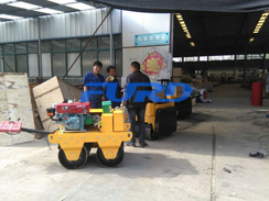 福瑞得機(jī)械手扶雙輪壓路機(jī)，二次結(jié)構(gòu)澆筑泵及時(shí)包貨